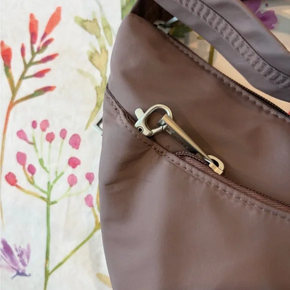 Travelon Crescent bag - Picture 5 of 13